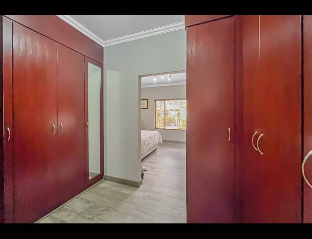 3 BEDROOM CLUSTER FOR SALE IN GLENVISTA